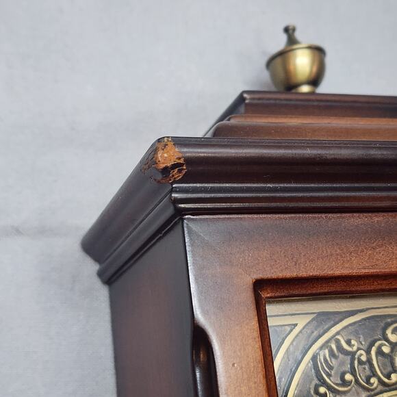 VTG 2001 The Bombay Company Mantle Shelf Clock Quartz Dark Cherry Wood‎ - Picture 5 of 8